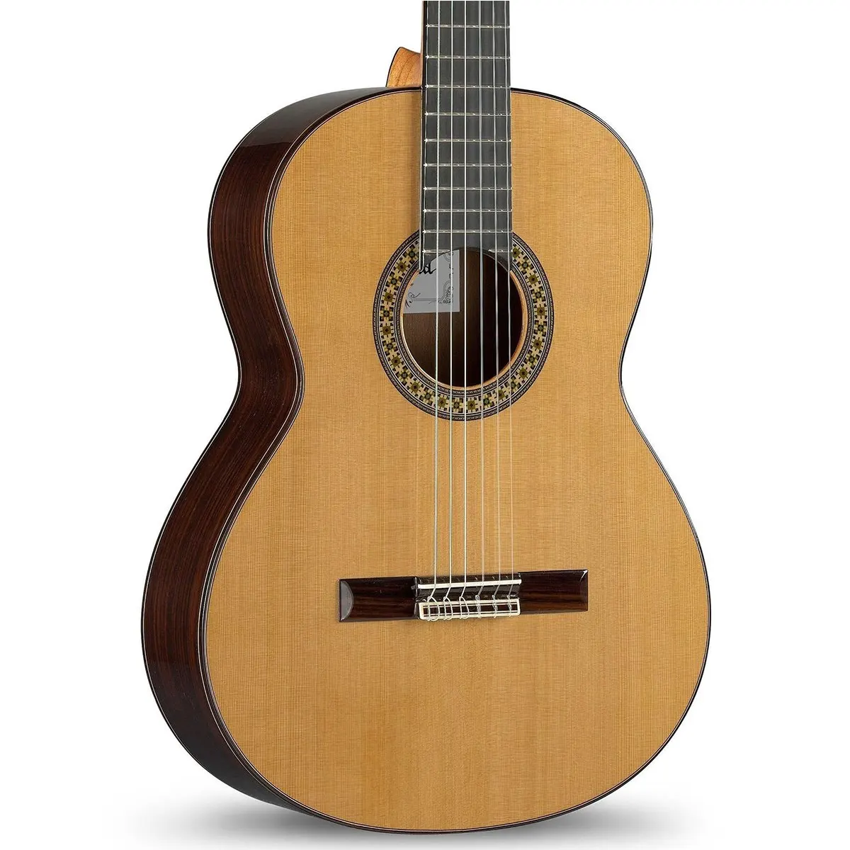 Exploring Elegance and Artistry: Alhambra 4P Review for Discerning Guitarists