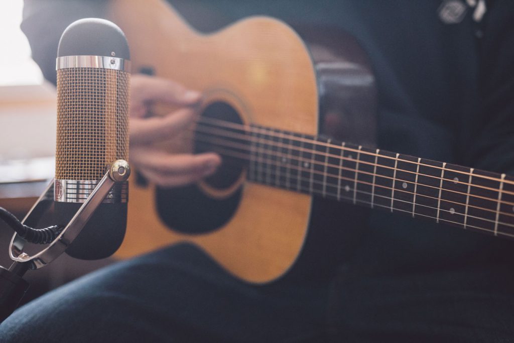 Exploring Ribbon Microphones: A Unique Approach to Recording Acoustic Guitar