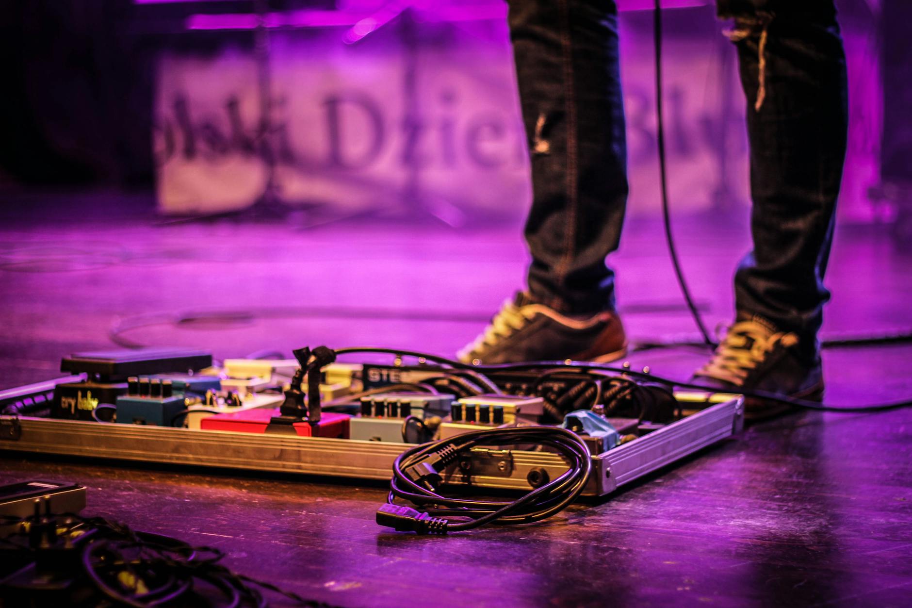 Crafting Your Ultimate Guitar Sound: A Guide to the Perfect Guitar Signal Chain