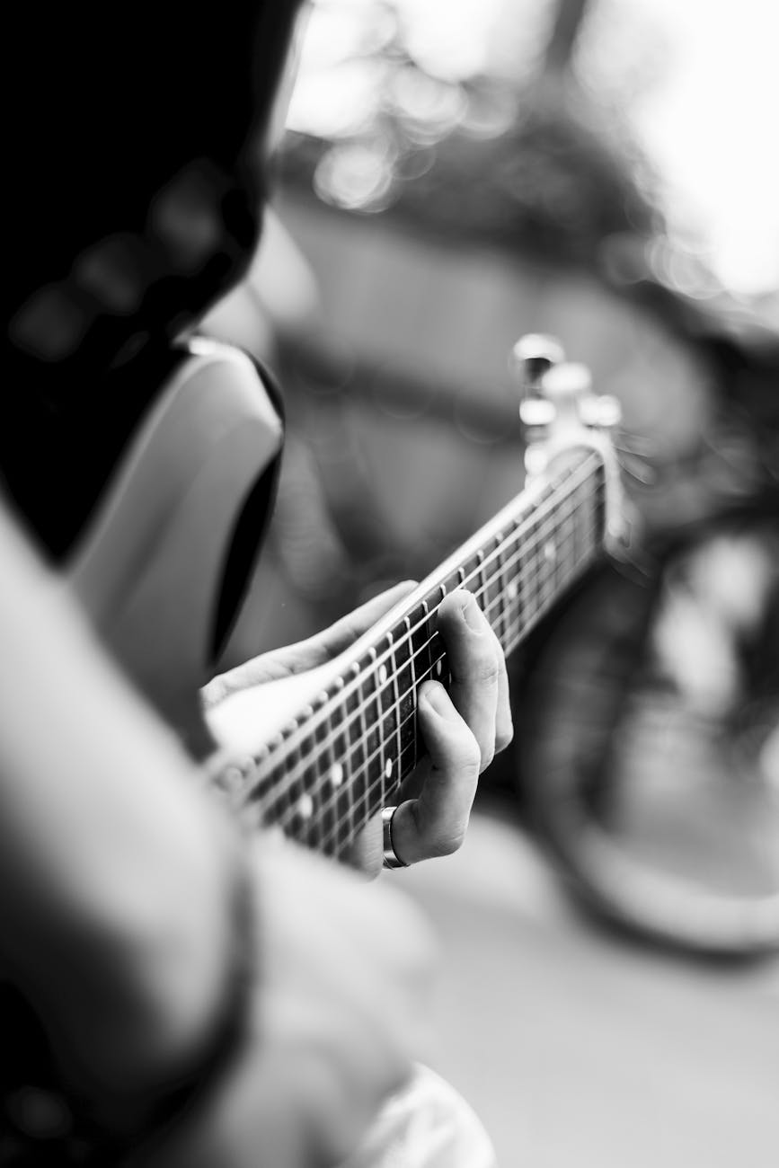Enhancing Guitar Skills: Mastering Finger Independence Exercises